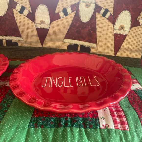 Rae Dunn Christmas set of Pie Dishes - Picture 5 of 6